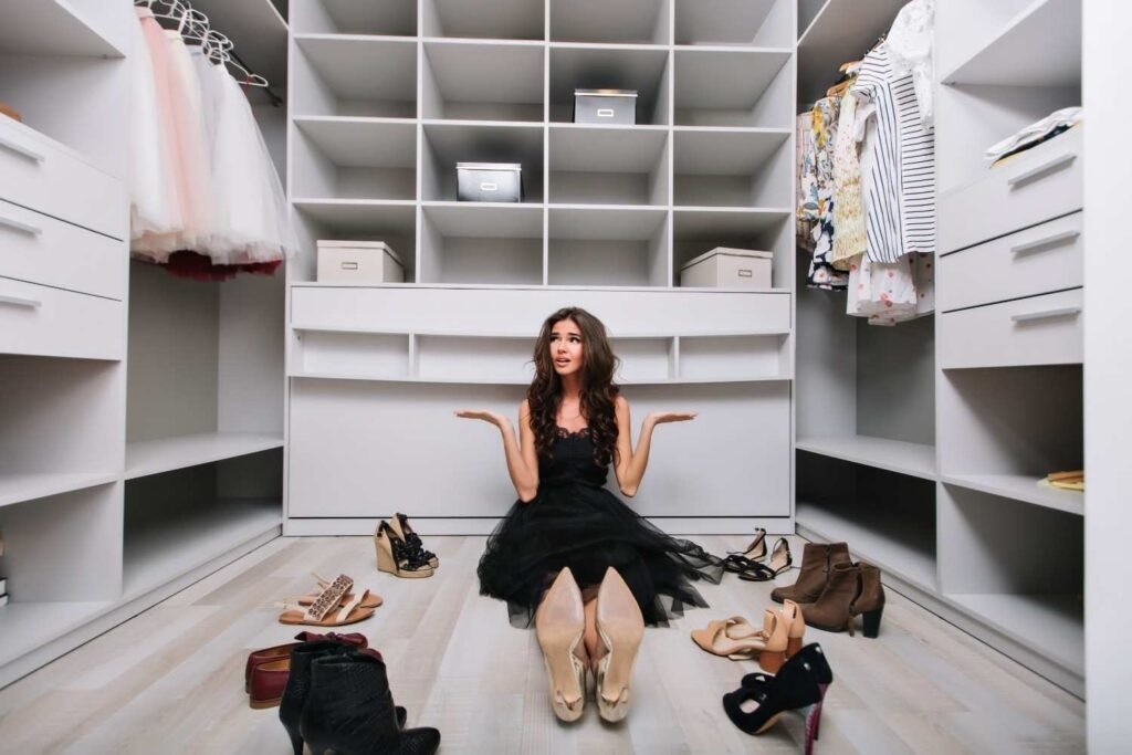 How to Build a Minimalist Wardrobe and End Closet Chaos