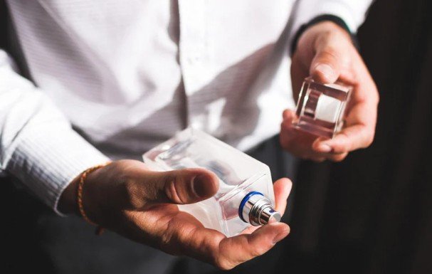 Common Fragrance Mistakes to Avoid When Buying Perfume Online