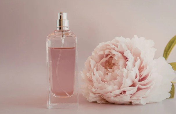 Popular Fragrance Layering Combinations to Try